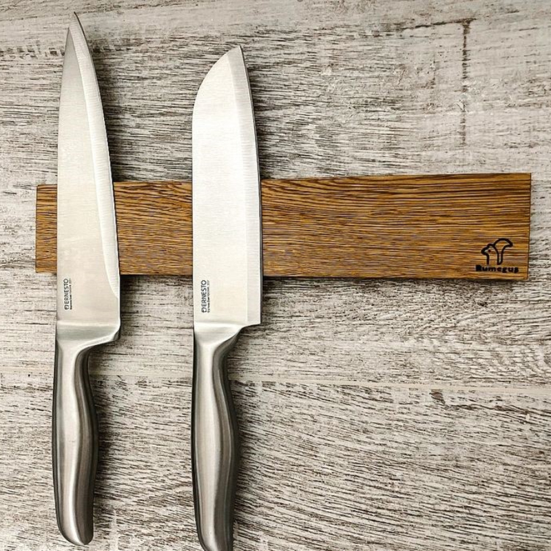 Solid wood magnetic holder for knives